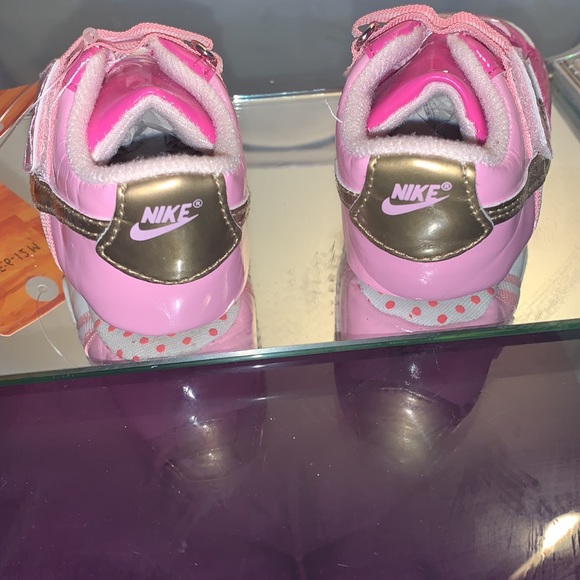 Nike - Picture 8 of 8